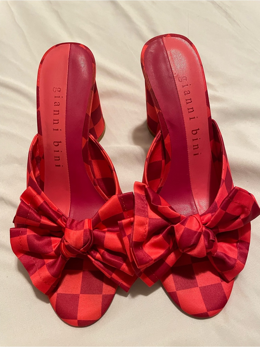Gianni Bini pink Checkered Bow Block Heel. - Picture 2 of 5